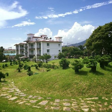 Jeju Land Pension Seogwipo Bagian luar foto