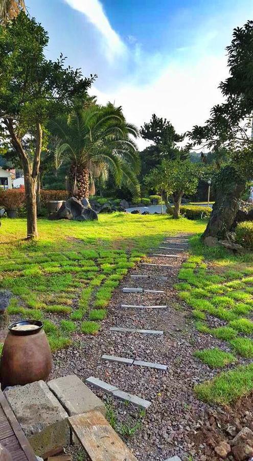 Jeju Land Pension Seogwipo Bagian luar foto